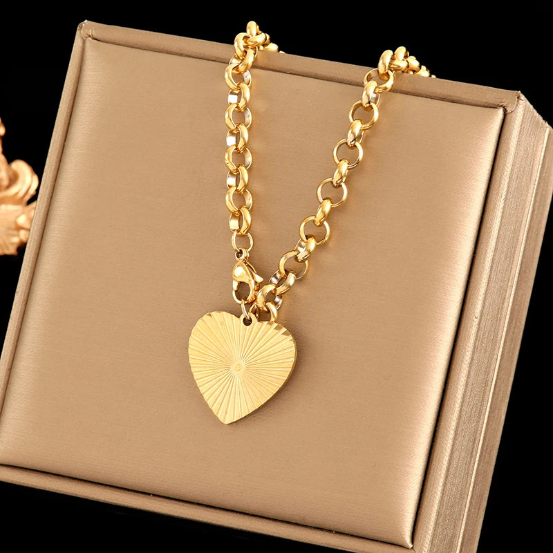 Collier Acier Inoxydable Cœur D'or| Amora Bijoux