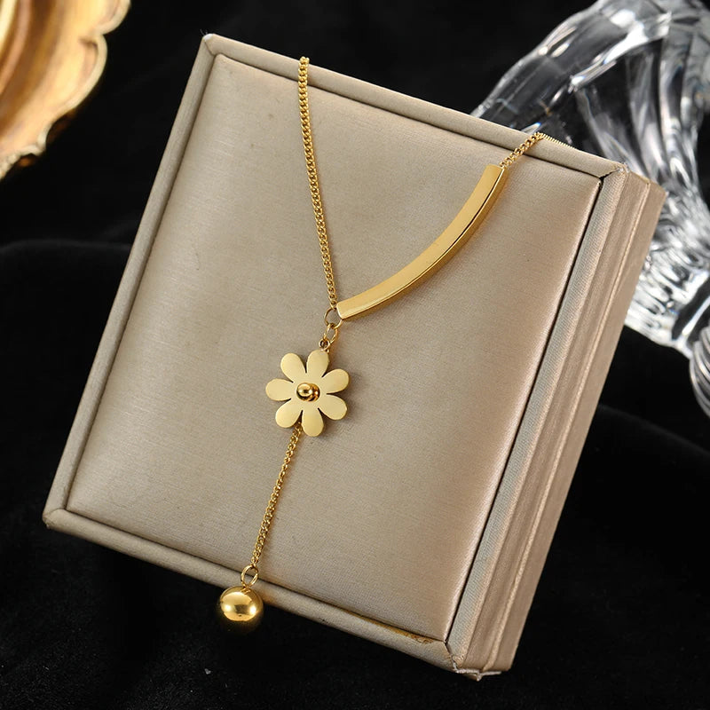Collier Acier Inoxydable Fleur d’Éveil| Amora Bijoux